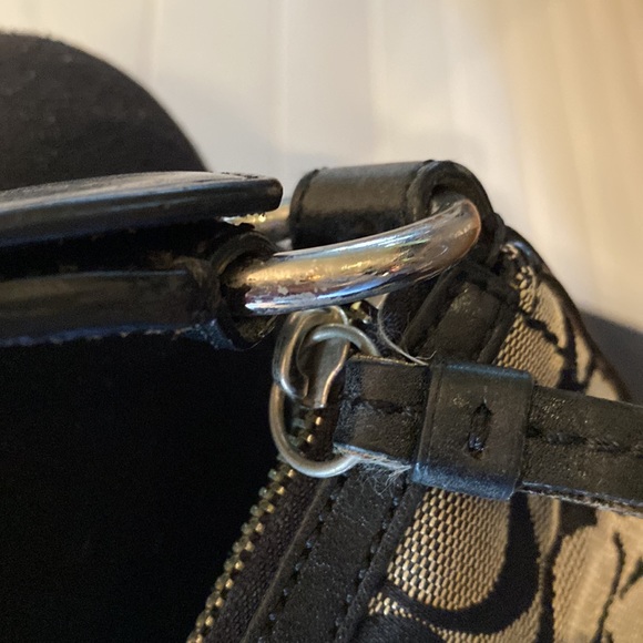 Authenticated Coach Signature Soho Hobo Shoulder Bag - Picture 3 of 14